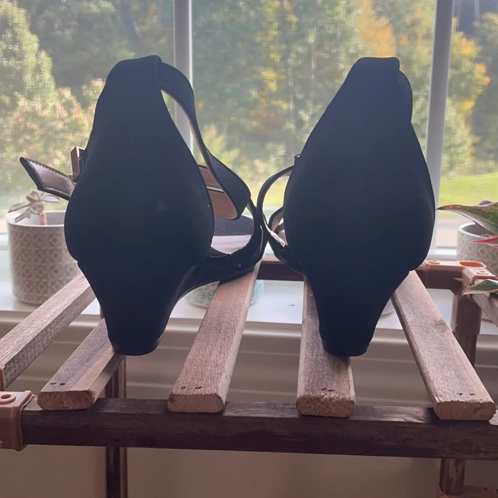 Black heeled sandals